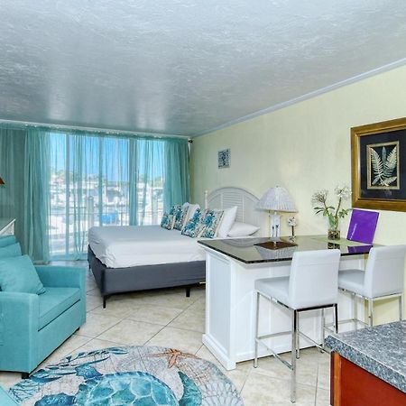 Waterfront Room, Heated Pool, Tiki Bar & Grill South Bradenton エクステリア 写真