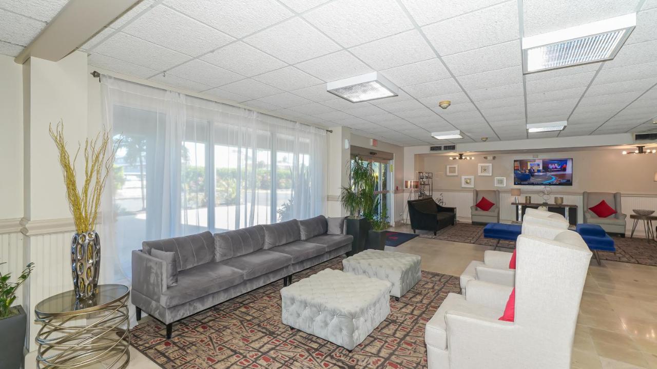 Waterfront Room, Heated Pool, Tiki Bar & Grill South Bradenton エクステリア 写真