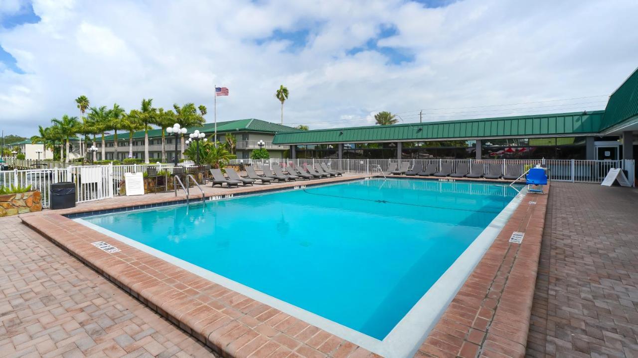 Waterfront Room, Heated Pool, Tiki Bar & Grill South Bradenton エクステリア 写真