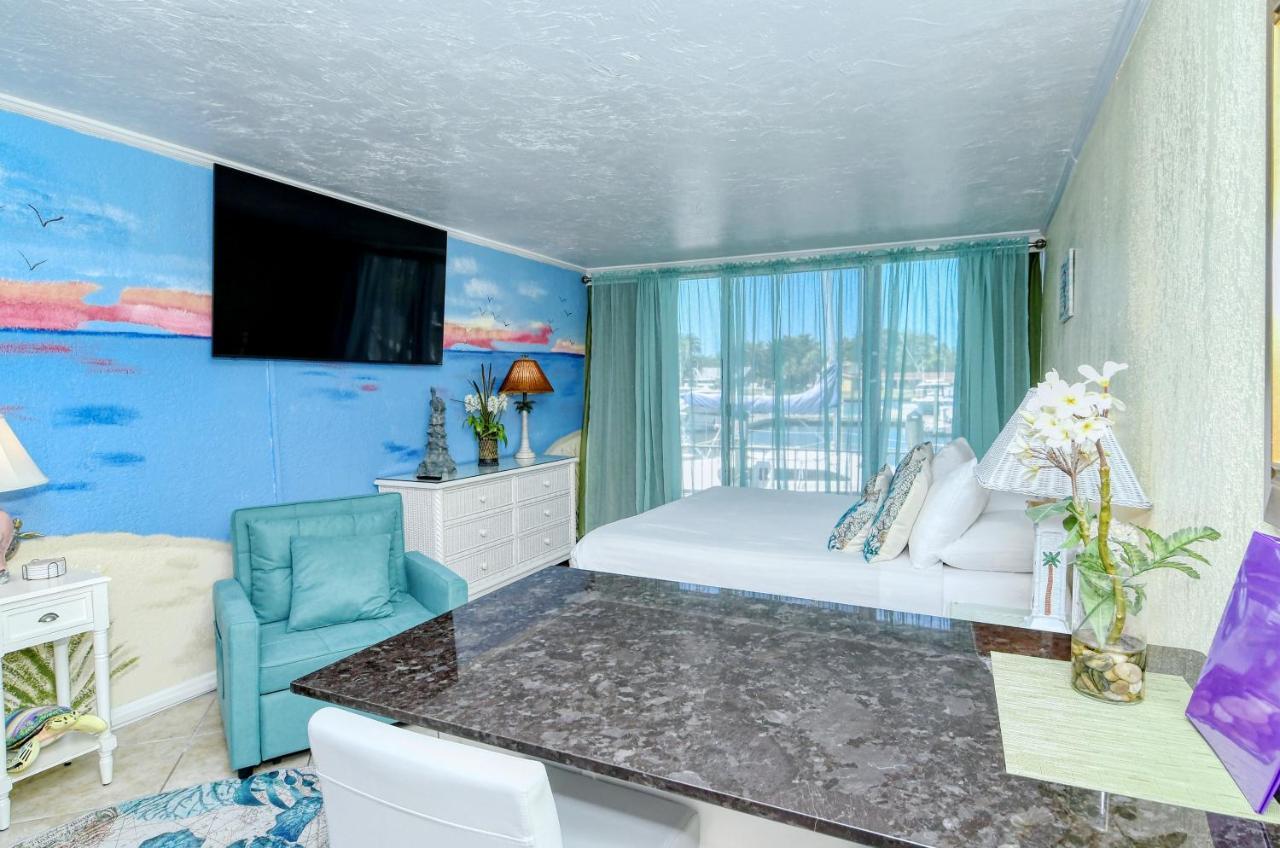 Waterfront Room, Heated Pool, Tiki Bar & Grill South Bradenton エクステリア 写真