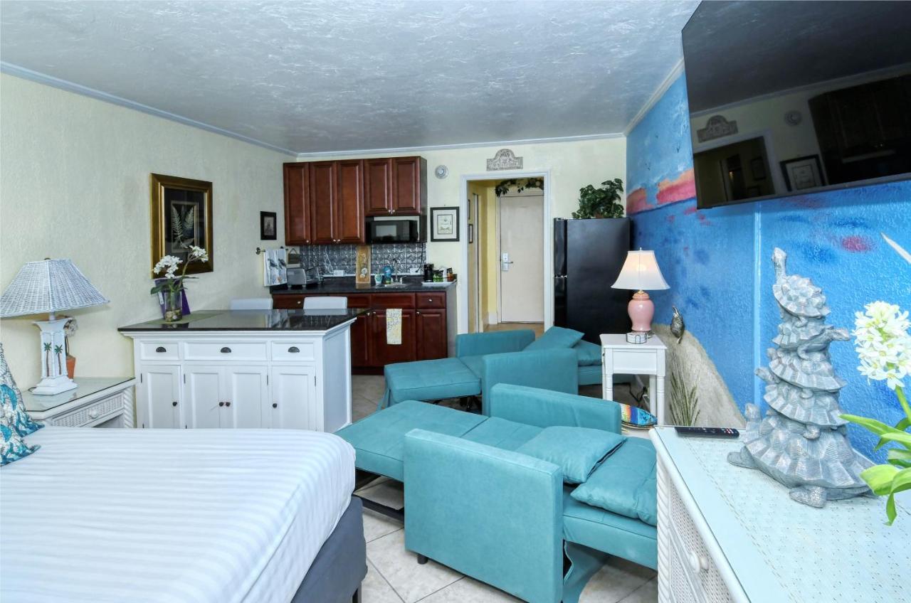 Waterfront Room, Heated Pool, Tiki Bar & Grill South Bradenton エクステリア 写真